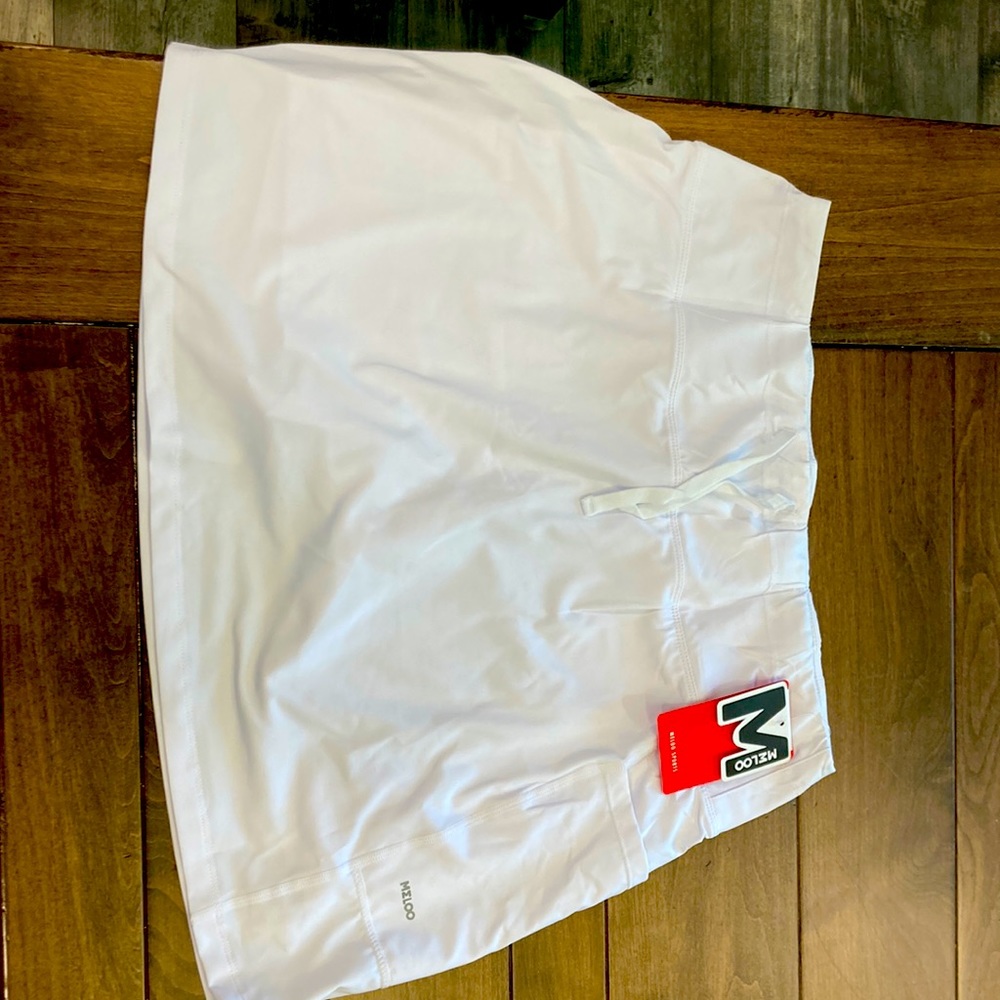 Medium women’s white golf/tennis skort